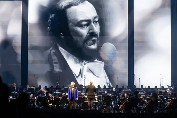 ▲義大利美聲天王安德烈波伽利（Andrea Bocelli），與190公分帥兒馬提歐波伽利（Matteo Bocelli）合唱。（圖／牛耳藝術提供）