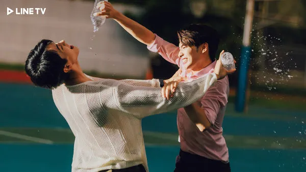 ▲《獨佔接班人》毛祁生（右）、張家陞關係大躍進、徐瑋澤（左）和朴靖恆互相潑水。（圖／LINE TV提供）