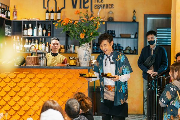 ▲《嗨！營業中》第五季開播首集收視狂飆 姚元浩（左一）感謝粉絲支持。（圖／好看娛樂）