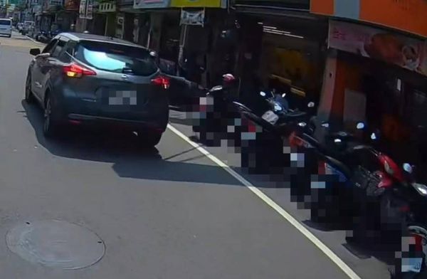 ▲彰化市彰美路違停警方將開罰。（圖／翻攝自臉書／彰化人大小事）