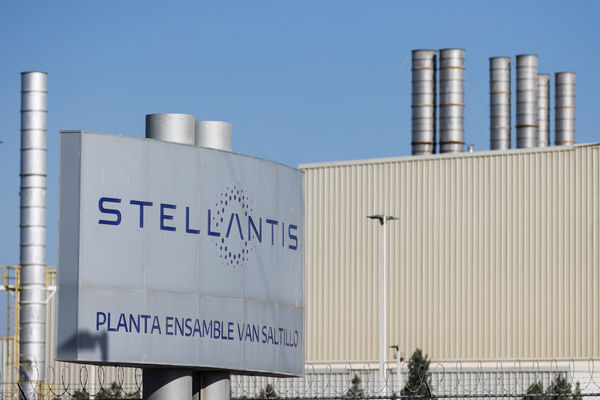 ▲▼全球第四大車廠斯特蘭蒂斯集團（Stellantis NV）宣布將在美國裁撤900名員工，並暫停墨西哥和加拿大兩家工廠的生產。（圖／路透）