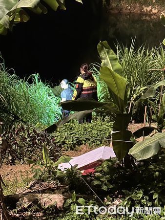 ▲楊男昨天深夜獨自到河邊散心，不慎踩空摔入橋下。（圖／記者陸運陞翻攝）