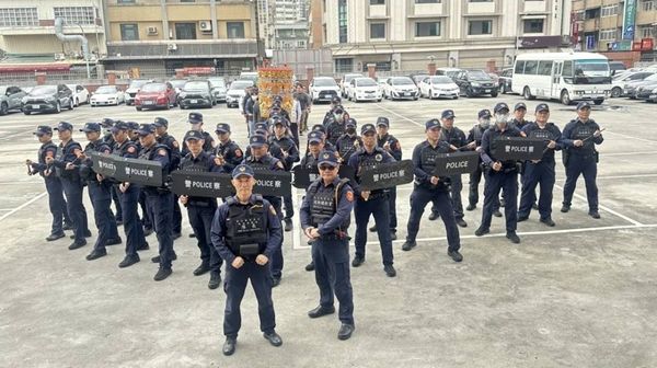 ▲大甲媽起轎爆發衝突，彰化警方出動鐵拳部隊維安。（圖／警方提供）