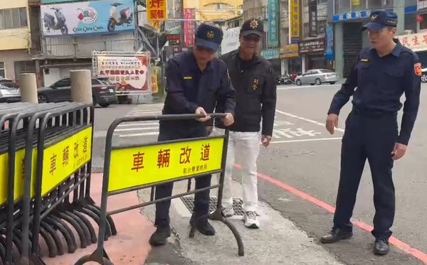 ▲大甲媽起轎爆發衝突，彰化警方出動鐵拳部隊維安。（圖／警方提供）