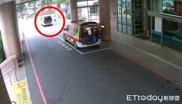 ▲▼高雄女偷開救護車 。（圖／記者許宥孺翻攝）
