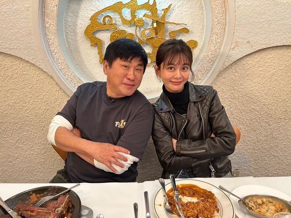 ▲胡瓜(左)訪問白癡公主。（圖／下面一位）