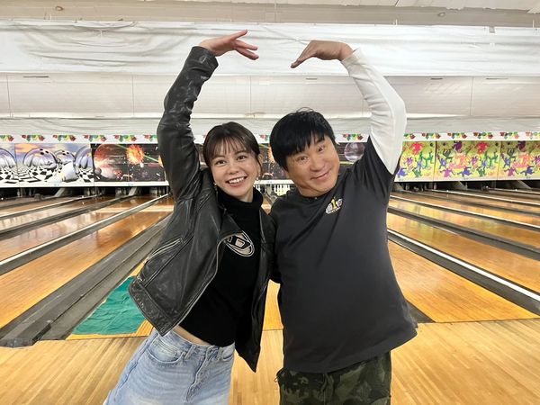 ▲胡瓜(左)訪問白癡公主。（圖／下面一位）