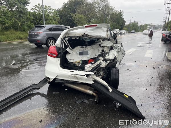 ▲▼ 桃園中壢區中正路上今（5）日上午發生一起嚴重車禍  。（圖／記者楊熾興翻攝）