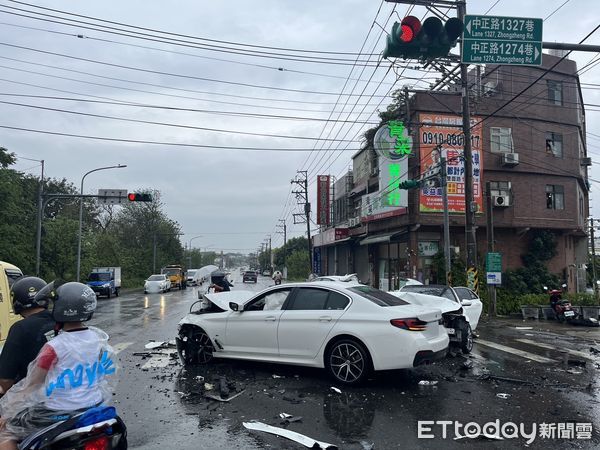 ▲▼ 桃園中壢區中正路上今（5）日上午發生一起嚴重車禍  。（圖／記者楊熾興翻攝）