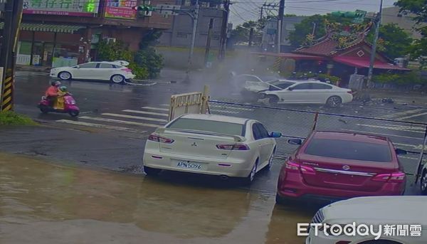 ▲▼ 桃園中壢區中正路上今（5）日上午發生一起嚴重車禍  。（圖／記者楊熾興翻攝）