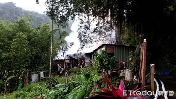 ▲▼       信義區鐵皮屋火警      。（圖／記者邱中岳翻攝）