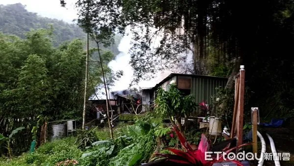 ▲▼       信義區鐵皮屋火警      。（圖／記者邱中岳翻攝）