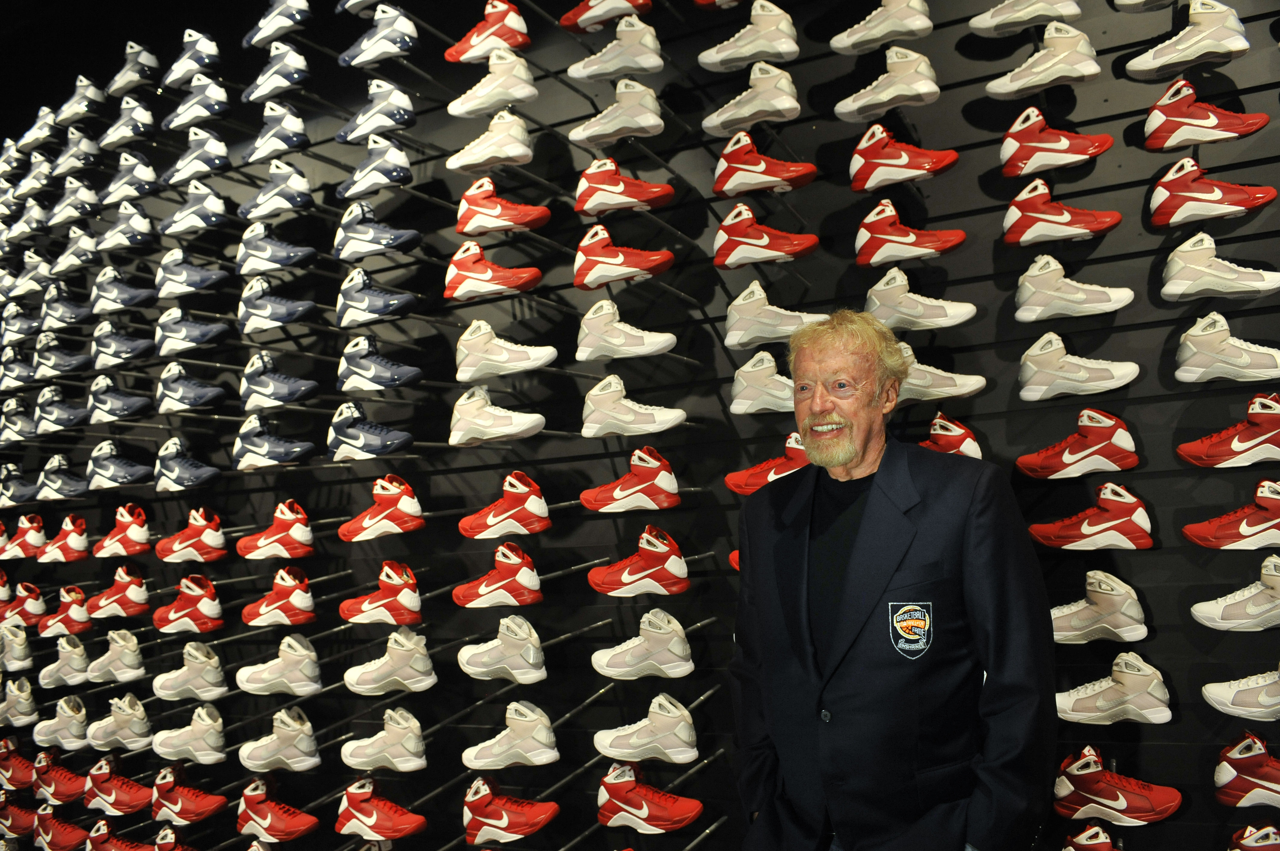 ▲▼ Nike創辦人奈特（Phil Knight）2012年於奈史密斯籃球名人堂。（圖／達志影像／美聯社）