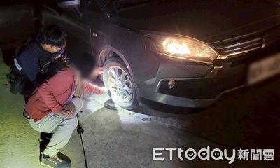 輪胎沒風深夜求助警　台東鹿野警化身「修車工」解危