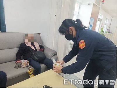 行動不便9旬老婦徘徊街頭 暖警助返家
