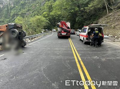 快訊/台8線山貓運土石翻覆 54歲男跳車「下半身遭壓」傷重不治
