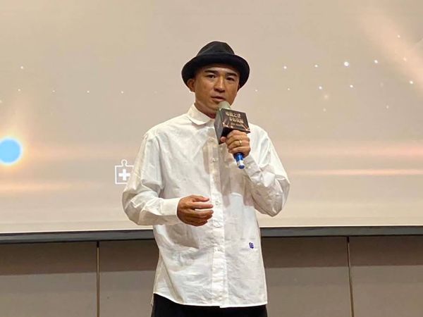 ▲小馬離開過去的種種，活出自己的人生。（圖／翻攝倪子鈞臉書）