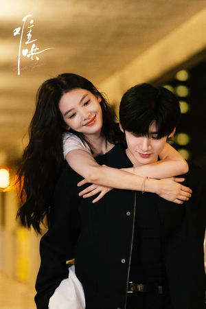 ▲白敬亭、章若楠透過《難哄》受到許多喜愛。（圖／翻攝自官方微博）