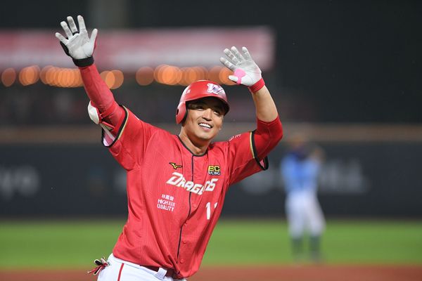 ▲味全龍隊朱育賢開轟達成生涯千安。（圖／味全龍隊提供）