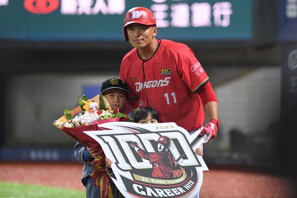 ▲味全龍隊朱育賢開轟達成生涯千安。（圖／味全龍隊提供）