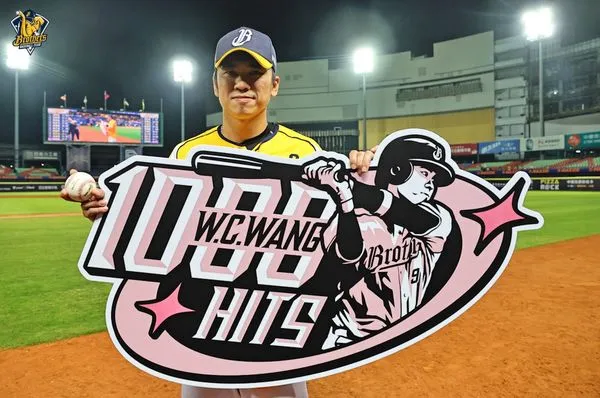 ▲▼  王威晨再見安打達成千安里程碑           。（圖／中信兄弟提供）