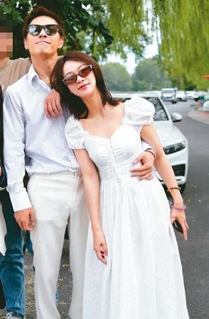 ▲洪堯沒想特別撕掉「吳謹言老公」標籤。（圖／翻攝自微博）