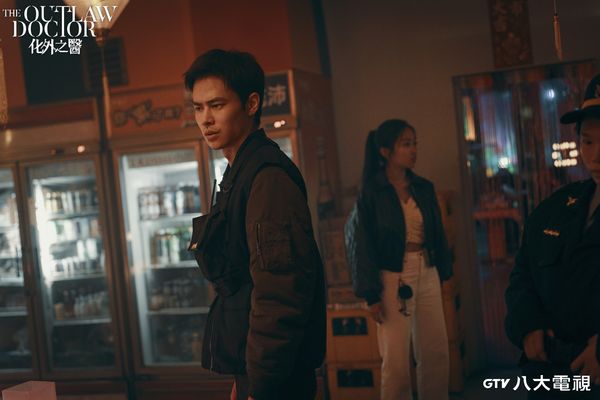 ▲《化外之醫》越南影帝連炳發謙虛自認，在台灣演員面前是新人。（圖／八大提供）