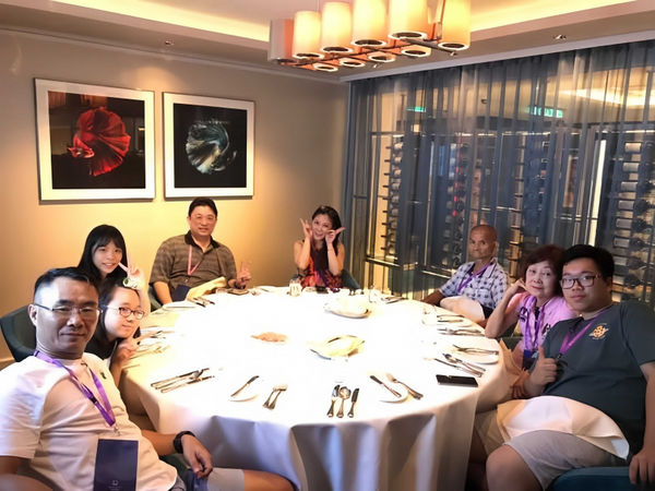 小彤慶幸在父親過世前曾全家一起出國。（圖／馬可孛羅公關提供）