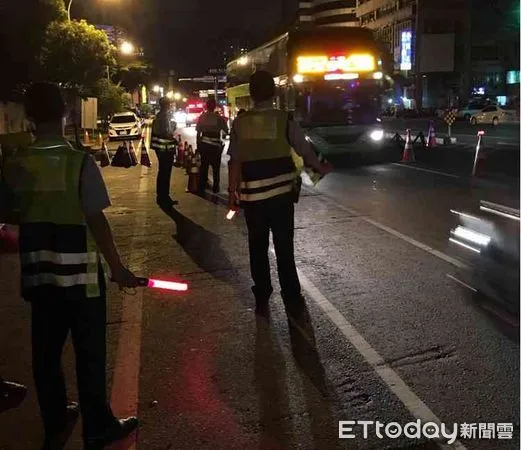 ▲1名男大生凌晨時分打電話给110，以沒錢搭車返家為由，要求市警五分局警方載他回家，員警以不符緊急危難為民服務要求而婉拒。（圖／示意圖，記者林東良翻攝）