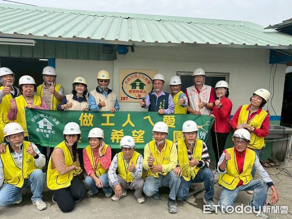 ▲台南市勞工局做工行善團志工，前往柳營區進行弱勢家庭房屋修繕，努力幫助有需要的家庭儘快恢復應有的居住品質。（圖／記者林東良翻攝，下同）