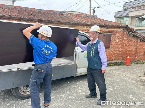 ▲台南市勞工局做工行善團志工，前往柳營區進行弱勢家庭房屋修繕，努力幫助有需要的家庭儘快恢復應有的居住品質。（圖／記者林東良翻攝，下同）
