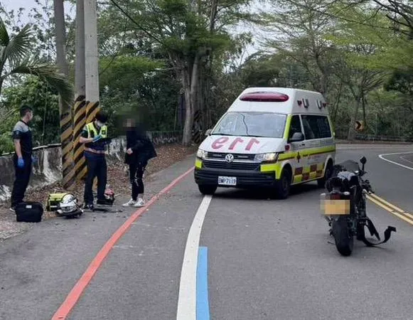 ▲139縣道黃牌重機疑過彎道時壓到碎石失控摔車。（圖／警方提供，以下同）