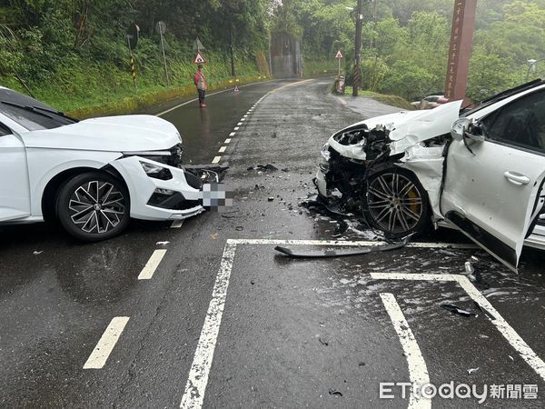 ▲▼             北宜公路23.5公里處2車擦撞。（圖／記者陳以昇翻攝，下同）