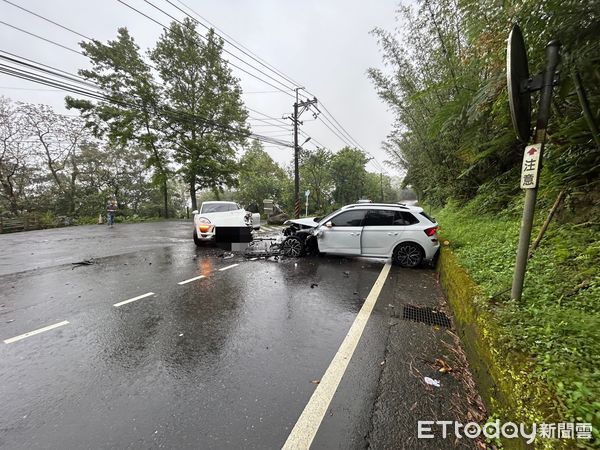 ▲▼             北宜公路23.5公里處2車擦撞。（圖／記者陳以昇翻攝，下同）