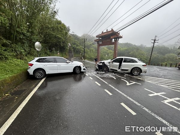▲▼             北宜公路23.5公里處2車擦撞。（圖／記者陳以昇翻攝，下同）
