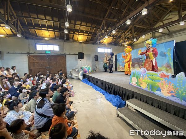 ▲台南市文化局於兒童節連假，各文化場域吸引超過20萬人次，文化吉祥物「巷仔Niau」公仔發揮超人氣，讓門票與文創商品收入突破新台幣300萬元。（圖／記者林東良翻攝，下同）