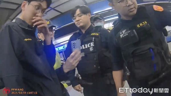 ▲陳嫌在捷運站內竊取商家飲料當場被捕。（圖／記者張君豪翻攝）