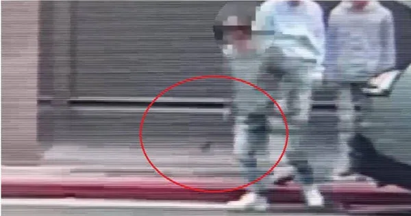 醉酒的39歲周姓男子持開山刀攻擊韓籍申姓大學生，導致男大生背部、腰部遭砍傷。（圖／三立新聞網提供）