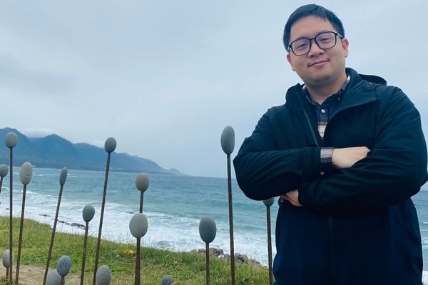 ▲▼周軒爆料，疑有綠營議員攔截要交到罷團的連署書。（圖／翻攝臉書／周軒）