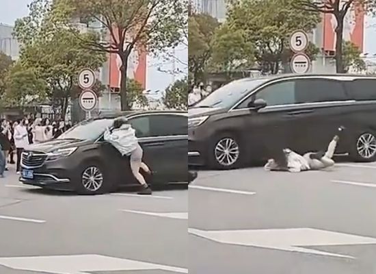 ▲時代少年團遭粉絲包圍。（圖／翻攝自微博）