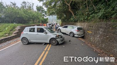 梅山36彎連假3車撞一團！　小客車下山「跨雙黃線」逆向釀1傷