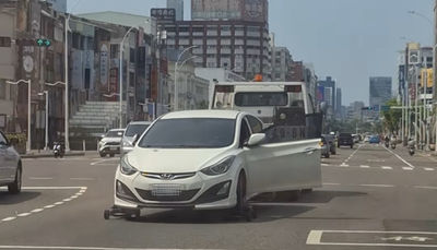 高雄「白色恐怖」詭異畫面曝！被拖吊汽車突開車　路人全壞嚇