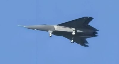 中國下代艦載機最佳選擇? 殲-50攜未來感機翼再登場