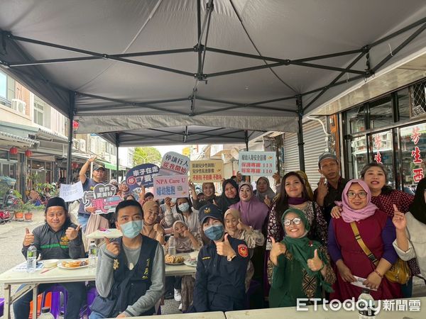 ▲警方以印尼語進行防詐宣導。（圖／記者楊漢聲翻攝）