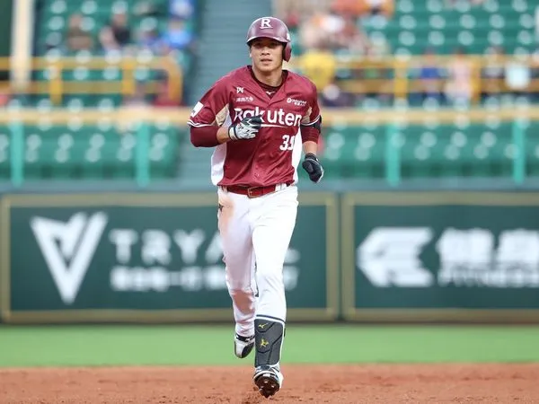 ▲樂天桃猿林立。（圖／樂天桃猿提供）