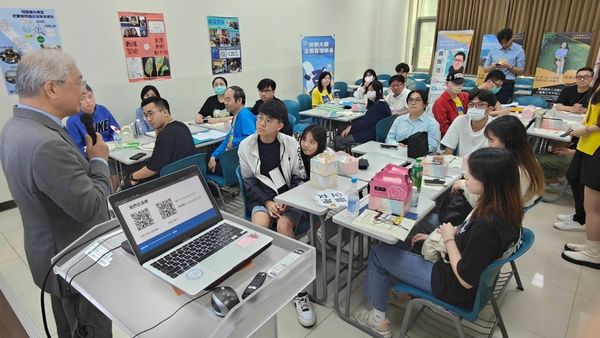 圖二：《系所日》助考生與家長深入了解世新大學各學系特色。（圖／世新大學提供）