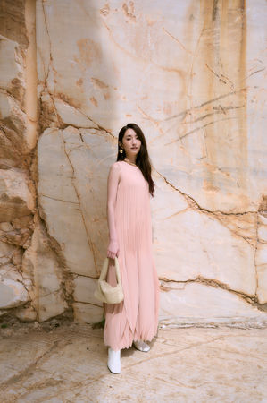 ▲柯佳嬿赴希臘看秀。（圖／COS提供）