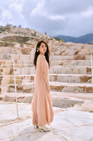 ▲柯佳嬿赴希臘看秀。（圖／COS提供）