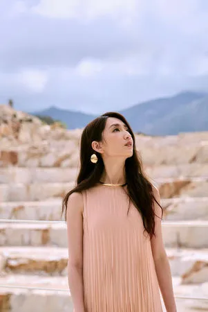 ▲柯佳嬿赴希臘看秀。（圖／COS提供）