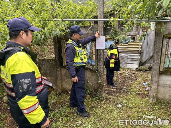 ▲信義警分局動員警力清山，查獲22名失聯逃逸移工。（圖／記者高堂堯翻攝）